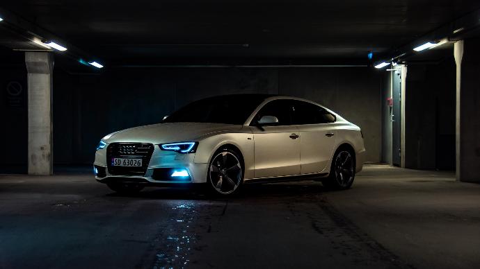 Thư viện Odoo Enterprise 16 silver Audi sedan